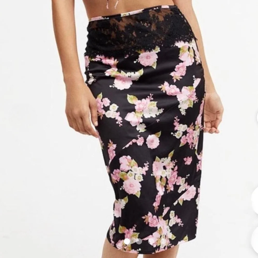 FOR LOVE & LEMONS x Victorias Secret Melrose Bodysuit w/Matching Skirt - Picture 3 of 13